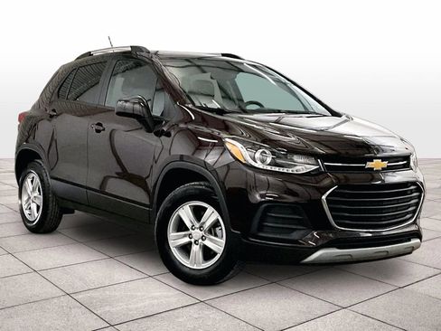 Used 2022 Chevrolet Trax LT w/ Driver Confidence Package image 2