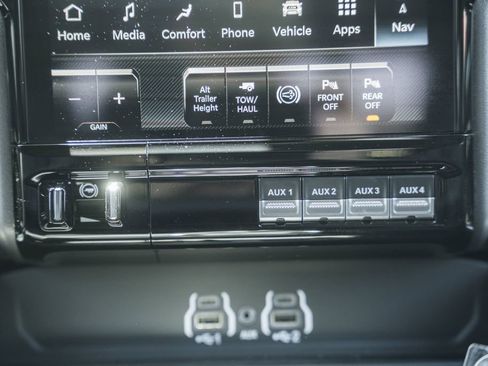 New 2026 RAM 2500 Laramie AWD/4WD image 27