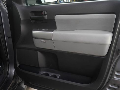 Used 2018 Toyota Sequoia SR5 AWD/4WD image 9
