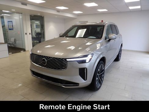 Certified 2025 Volvo XC90 T8 Plus image 4