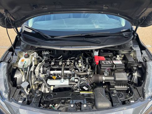 Used 2025 Nissan Versa SV FWD image 30