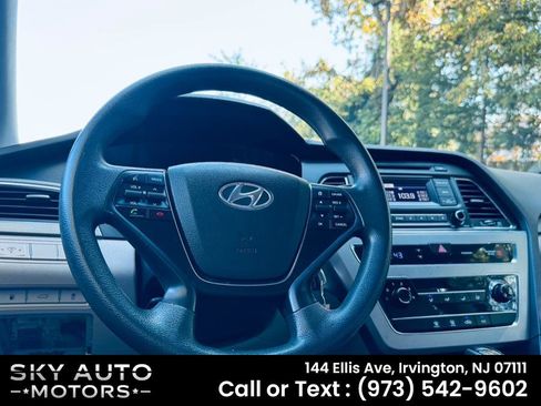 Used 2016 Hyundai Sonata SE image 12