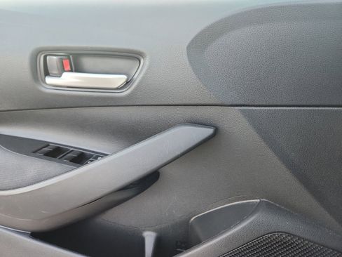 Used 2021 Toyota Corolla LE image 14