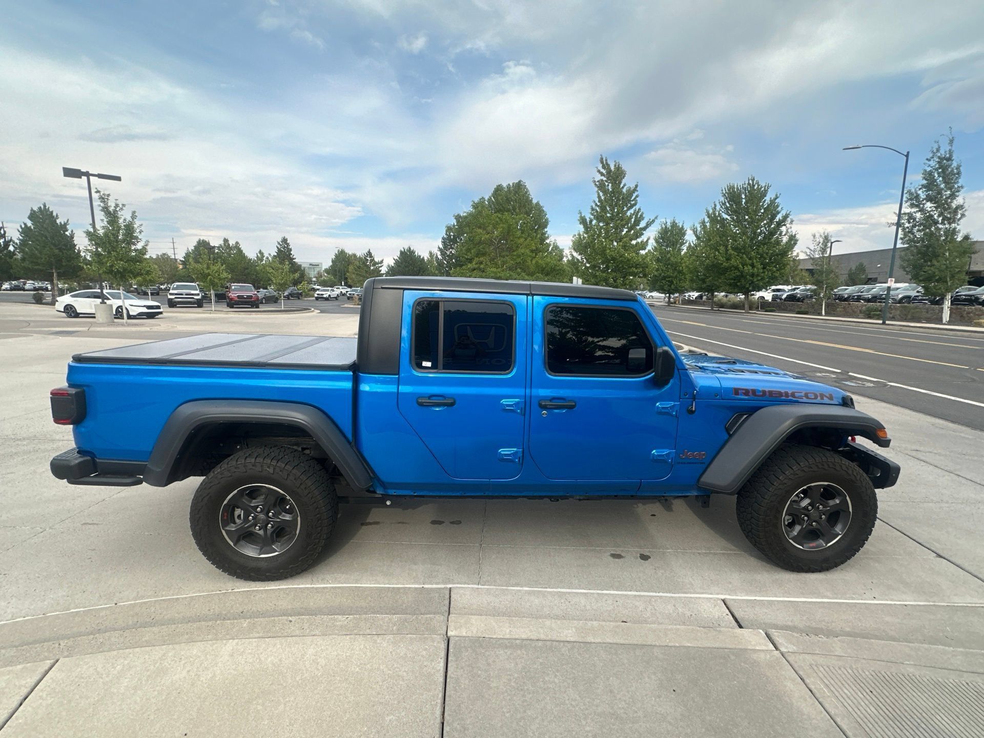 Used 2023 Jeep Gladiator Rubicon w/ LED Lighting Group AWD/4WD image 30