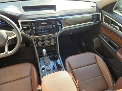 Used 2022 Volkswagen Atlas SE w/ Panoramic Sunroof Package image 17