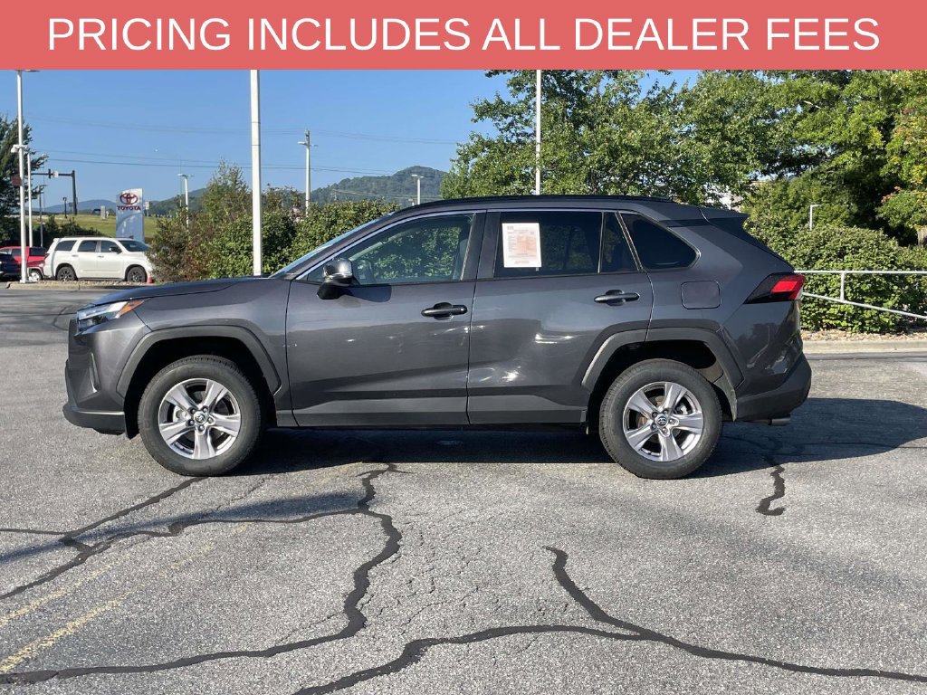 Used 2025 Toyota RAV4 XLE AWD/4WD image 10