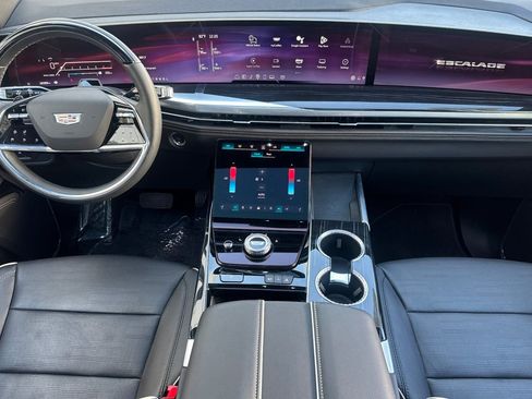 Certified 2025 Cadillac Escalade Sport w/ LPO, ONYX Package AWD/4WD image 14