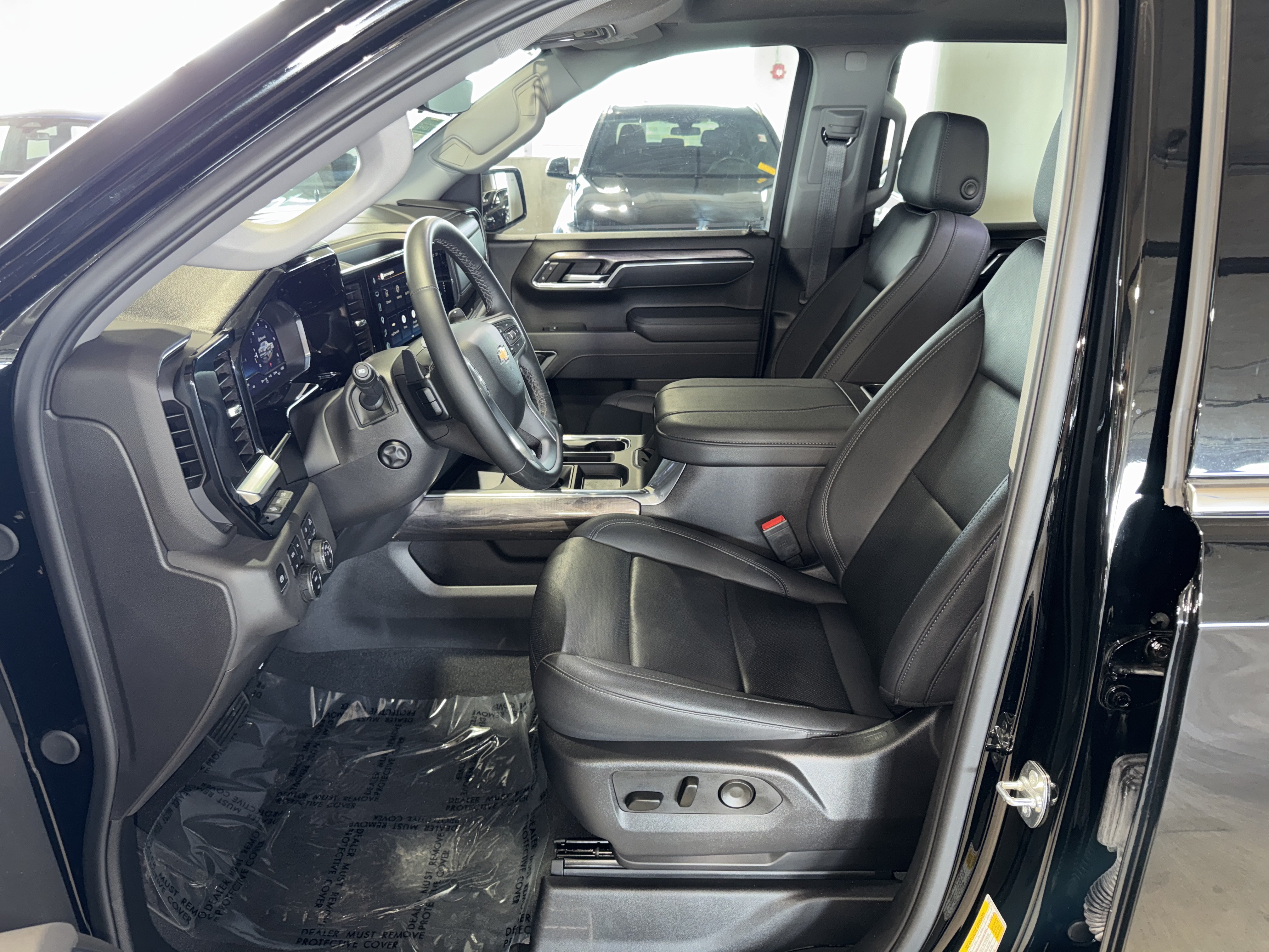 Used 2025 Chevrolet Silverado 1500 LTZ w/ LTZ Premium Package AWD/4WD image 19