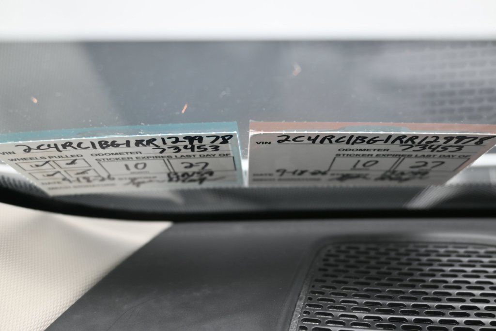 Used 2024 Chrysler Pacifica Touring-L FWD image 9