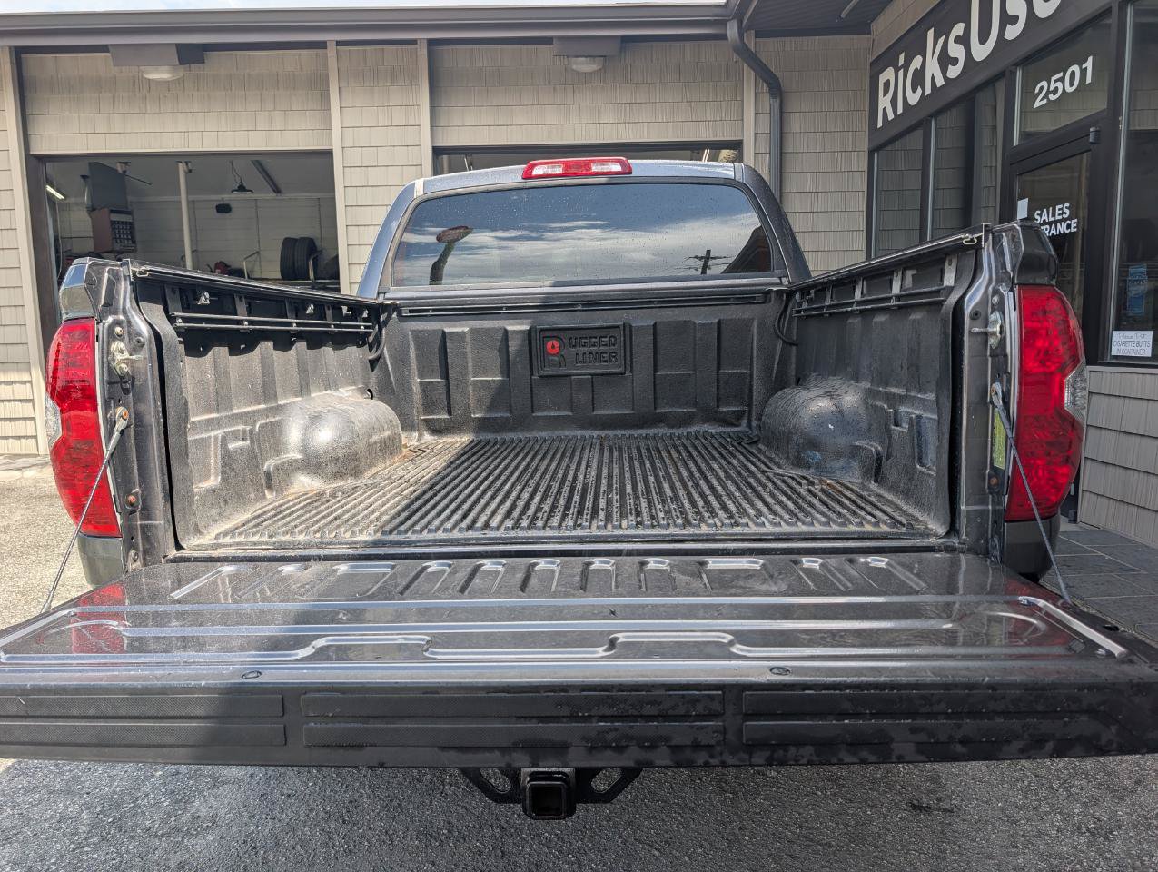 Used 2017 Toyota Tundra Limited w/ Limited Premium Package RWD image 26