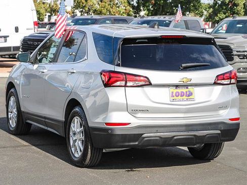 Used 2022 Chevrolet Equinox LT image 2