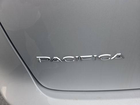 New 2026 Chrysler Pacifica Select AWD/4WD image 24