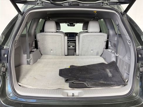 Used 2017 Toyota Highlander XLE w/ Carpet Mat Package AWD/4WD image 27