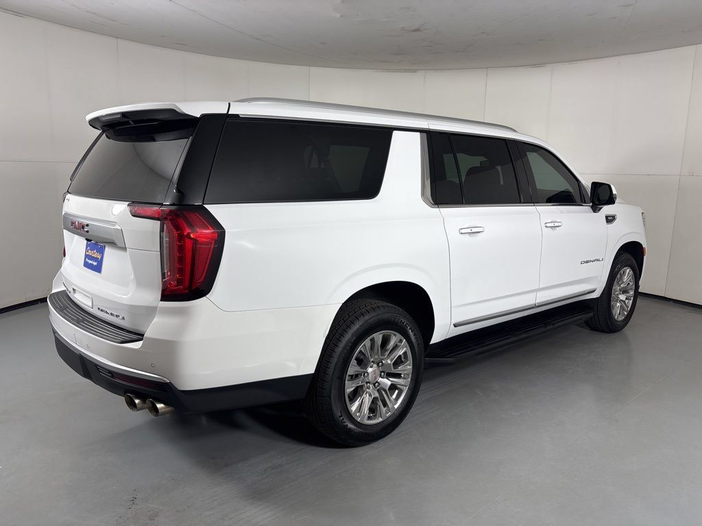 Used 2024 GMC Yukon XL Denali AWD/4WD image 7