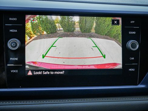 Used 2024 Volkswagen Taos SE w/ Panoramic Sunroof Package image 24