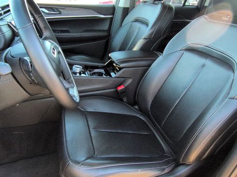 Used 2022 Jeep Grand Cherokee Limited image 16