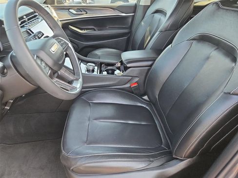 Used 2023 Jeep Grand Cherokee Limited RWD image 11