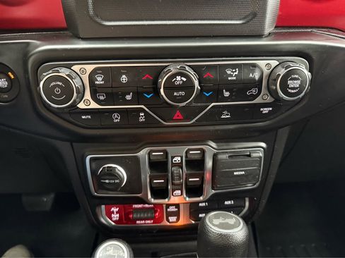 Used 2021 Jeep Wrangler Unlimited Rubicon w/ Xtreme Recon 35" Tire Package image 24