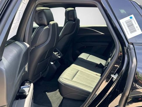 Used 2025 Cadillac Lyriq Luxury image 11