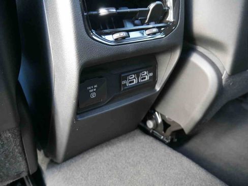 New 2025 Jeep Grand Cherokee Altitude image 15