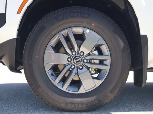 Used 2026 Nissan Frontier SV w/ All-Weather Content Package RWD image 9