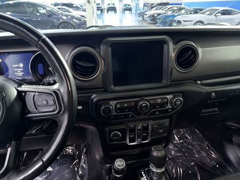 Used 2023 Jeep Wrangler Unlimited w/ Cold Weather Group AWD/4WD image 19