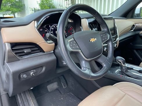 Used 2023 Chevrolet Traverse Premier FWD image 10