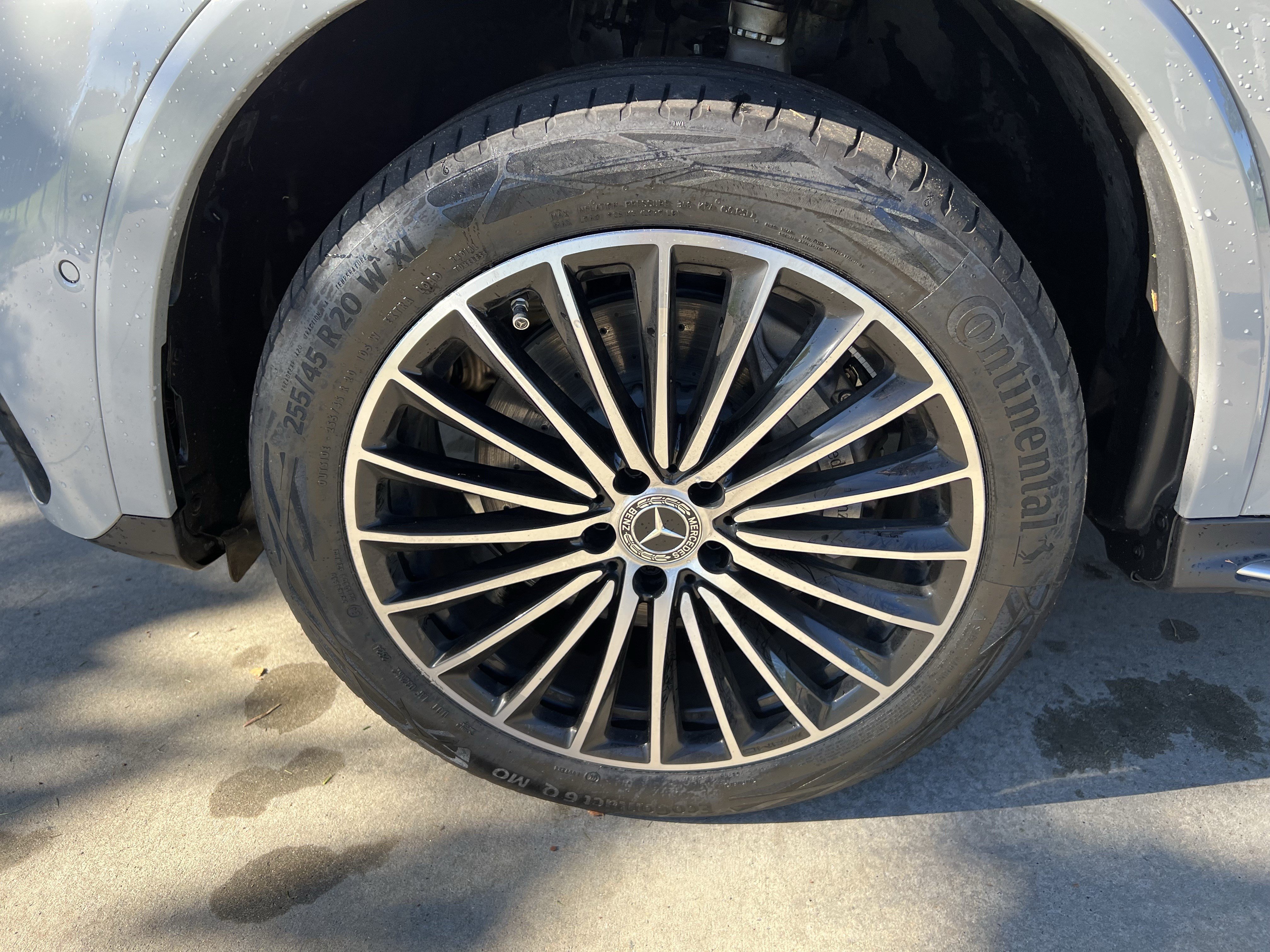 Used 2025 Mercedes-Benz GLC 300 4MATIC image 13