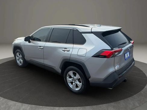 Used 2020 Toyota RAV4 XLE w/ Carpet Mat Package AWD/4WD image 3