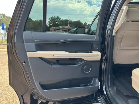 Used 2023 Ford Expedition Max Limited image 17
