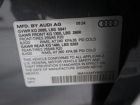 Used 2024 Audi Q5 e Premium w/ Convenience Package image 3