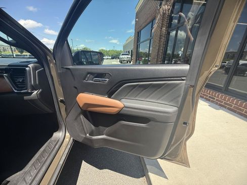 Used 2025 GMC Canyon AT4 AWD/4WD image 24