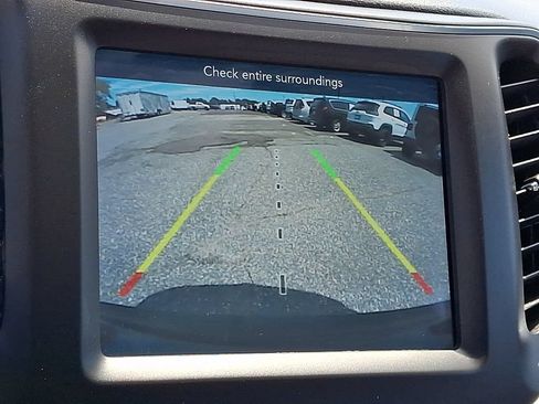 Used 2022 Jeep Cherokee Latitude Lux w/ Sun & Sound Group AWD/4WD image 25