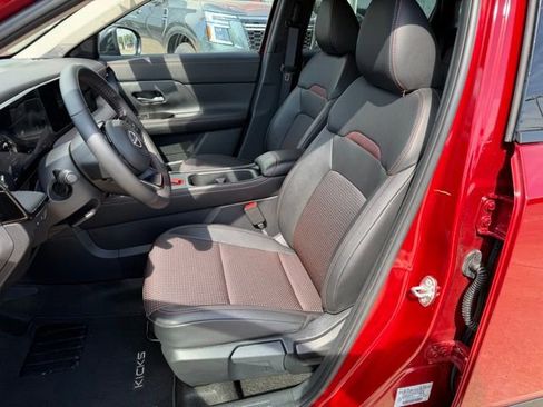 Used 2025 Nissan Kicks SR image 10