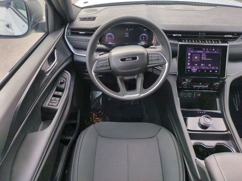 New 2025 Jeep Grand Cherokee L Laredo image 17