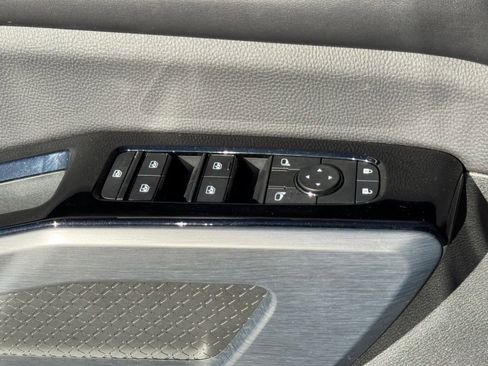 Certified 2025 Nissan Pathfinder SL w/ SL Premium Package image 14