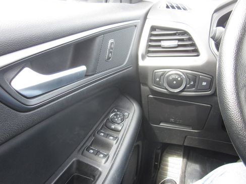 Used 2024 Ford Edge SE w/ Black Appearance Package AWD/4WD image 17