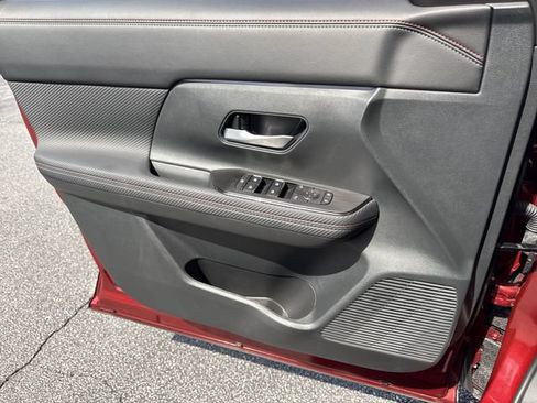 Certified 2025 Nissan Kicks SR FWD image 13