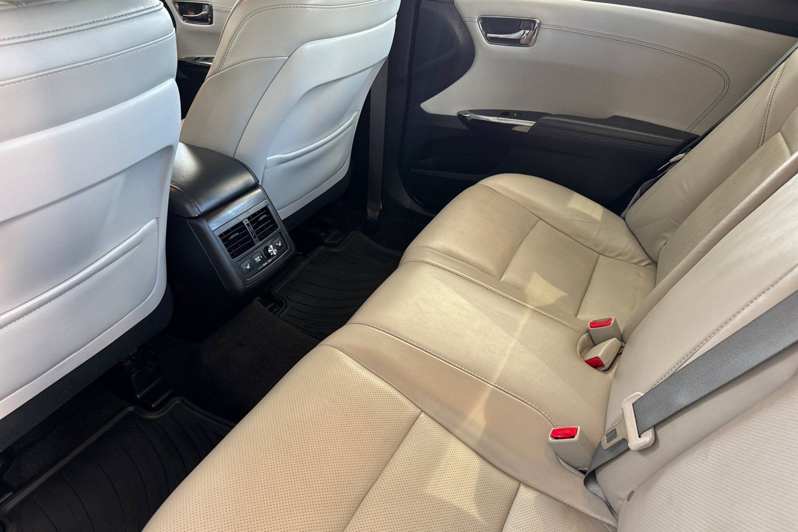 Used 2016 Toyota Avalon Limited FWD image 15
