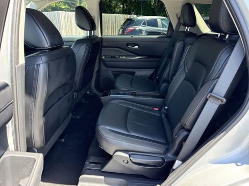 Used 2023 Nissan Pathfinder SL w/ SL Premium Package FWD image 10