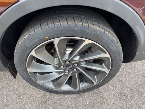 Used 2020 Lincoln Nautilus Reserve w/ Equipment Group 201A image 12