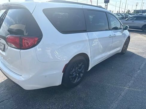 Used 2019 Chrysler Pacifica Touring-L Plus w/ Advanced Safetytec Group FWD image 8