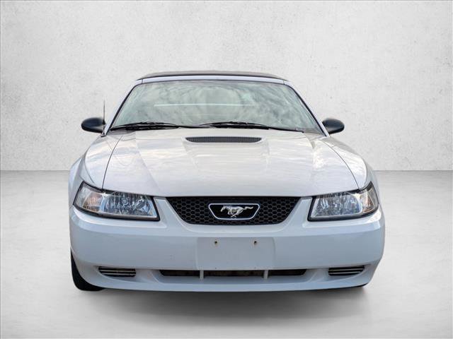 Used 2001 Ford Mustang Convertible RWD image 2