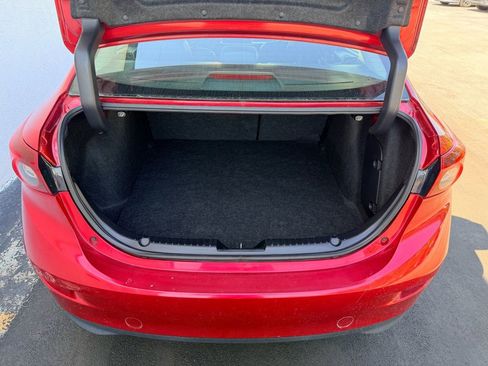 Used 2018 MAZDA MAZDA3 Touring FWD image 13