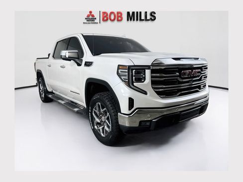Used 2024 GMC Sierra 1500 SLT w/ SLT Premium Plus Package AWD/4WD image 1