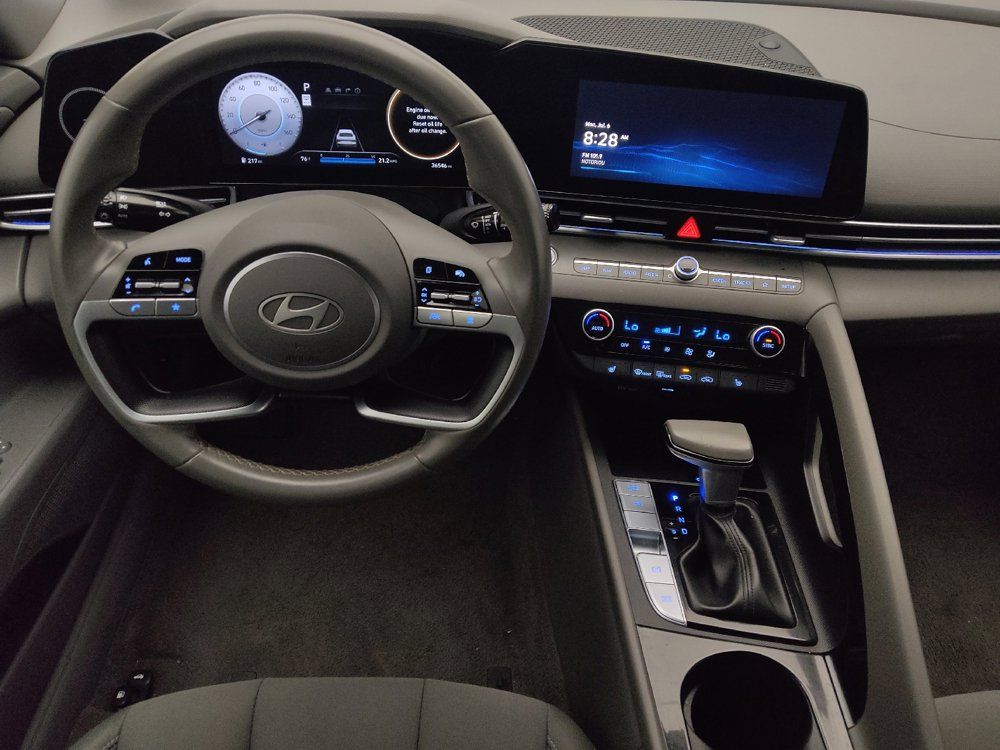 Used 2025 Hyundai Elantra SEL FWD image 22