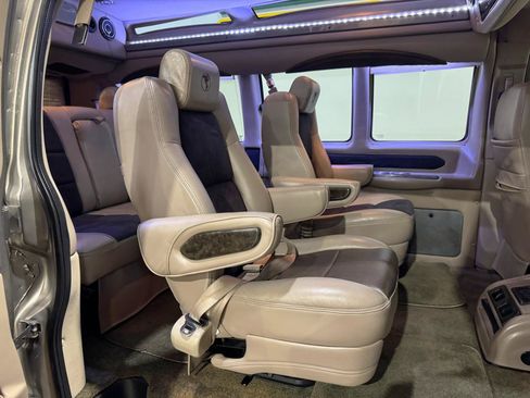 Used 2016 Chevrolet Express 2500 RWD image 14