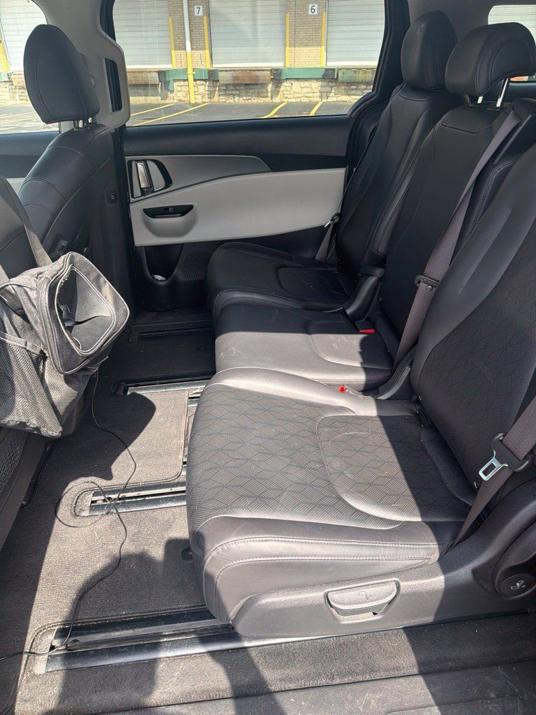Used 2024 Kia Carnival LX FWD image 8