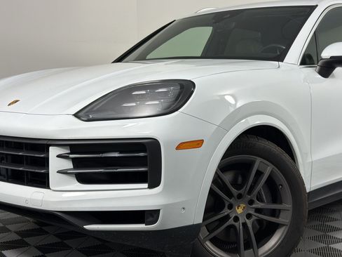 Certified 2024 Porsche Cayenne AWD/4WD image 6