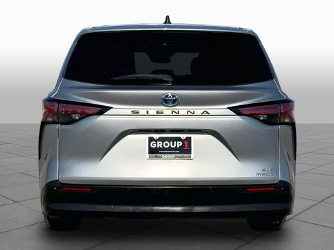 Used 2022 Toyota Sienna XLE FWD image 5